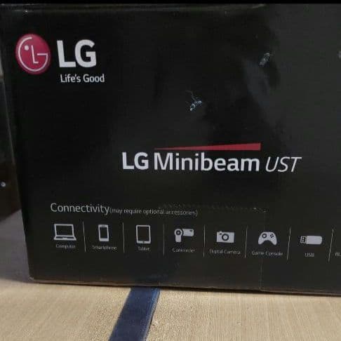 LG minibeam UST 【液晶は新品】きれい!!
