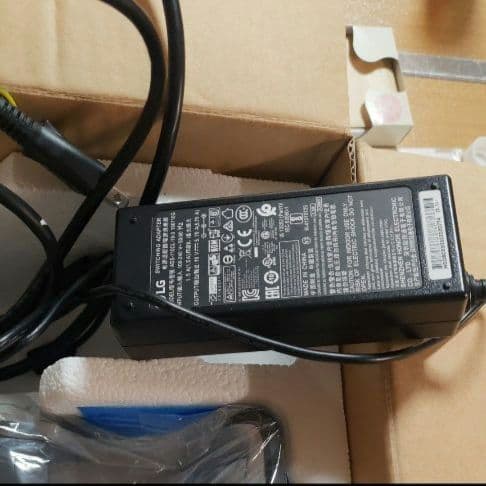 LG minibeam UST 【液晶は新品】きれい!!