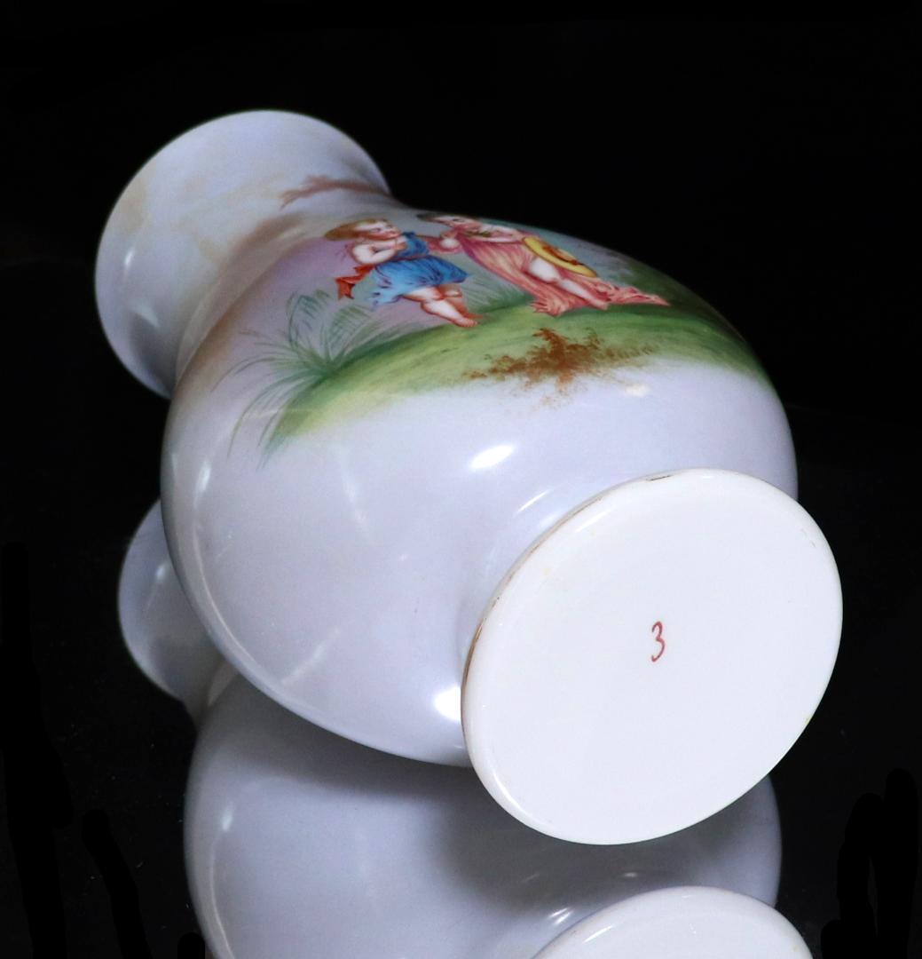 オールド・バカラ 博物館級 大型 オパーリンクリスタル製 手彩色子供図飾壷 花瓶