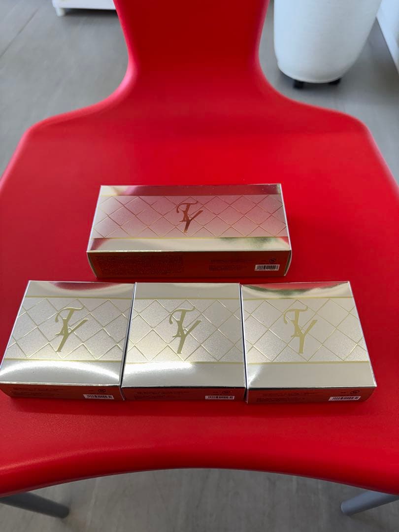 たかの友梨エステファクト　ジュエリーパクトU_N ケース＋レフィル4個