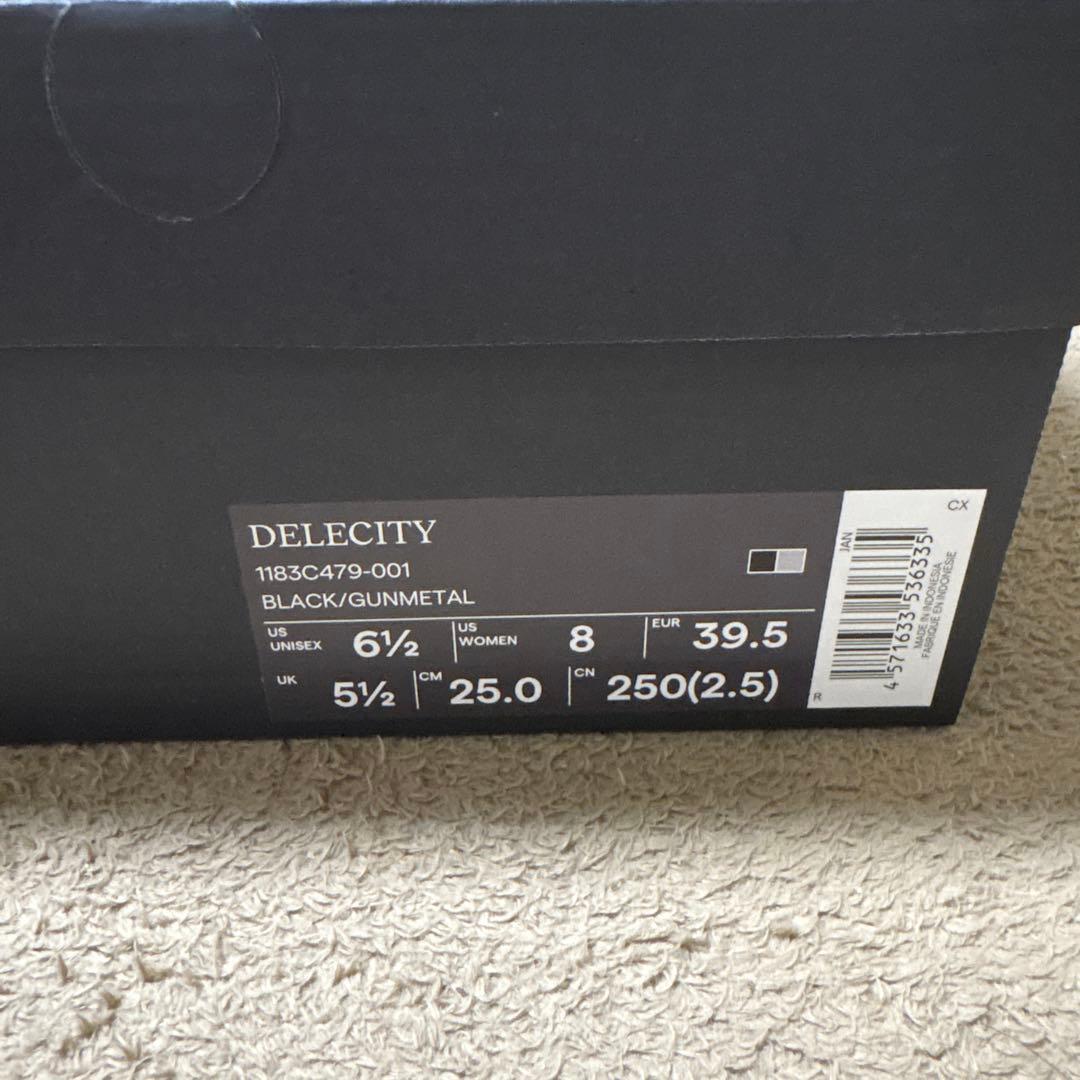 土日お値下げ！Onitsuka Tiger DELECITY HOLIDAY