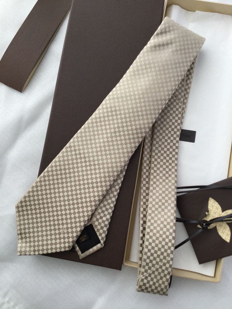 未使用　ルイヴィトン チェック柄 ベージュ系 ネクタイ 専用ボックス付き