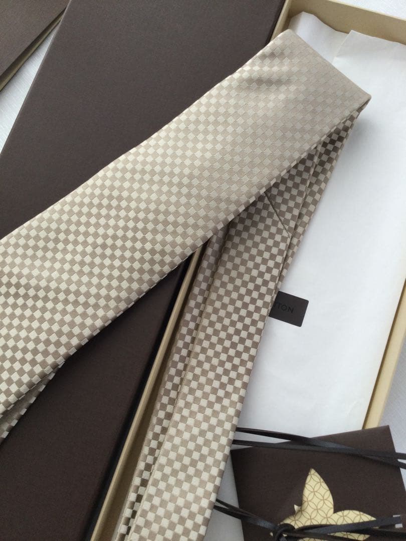 未使用　ルイヴィトン チェック柄 ベージュ系 ネクタイ 専用ボックス付き