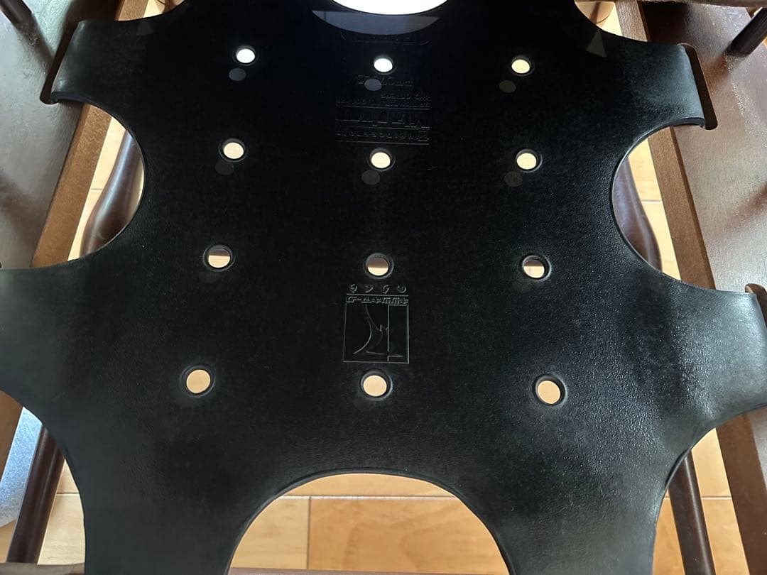 飛騨産業　肘掛け付きリビングチェア1脚