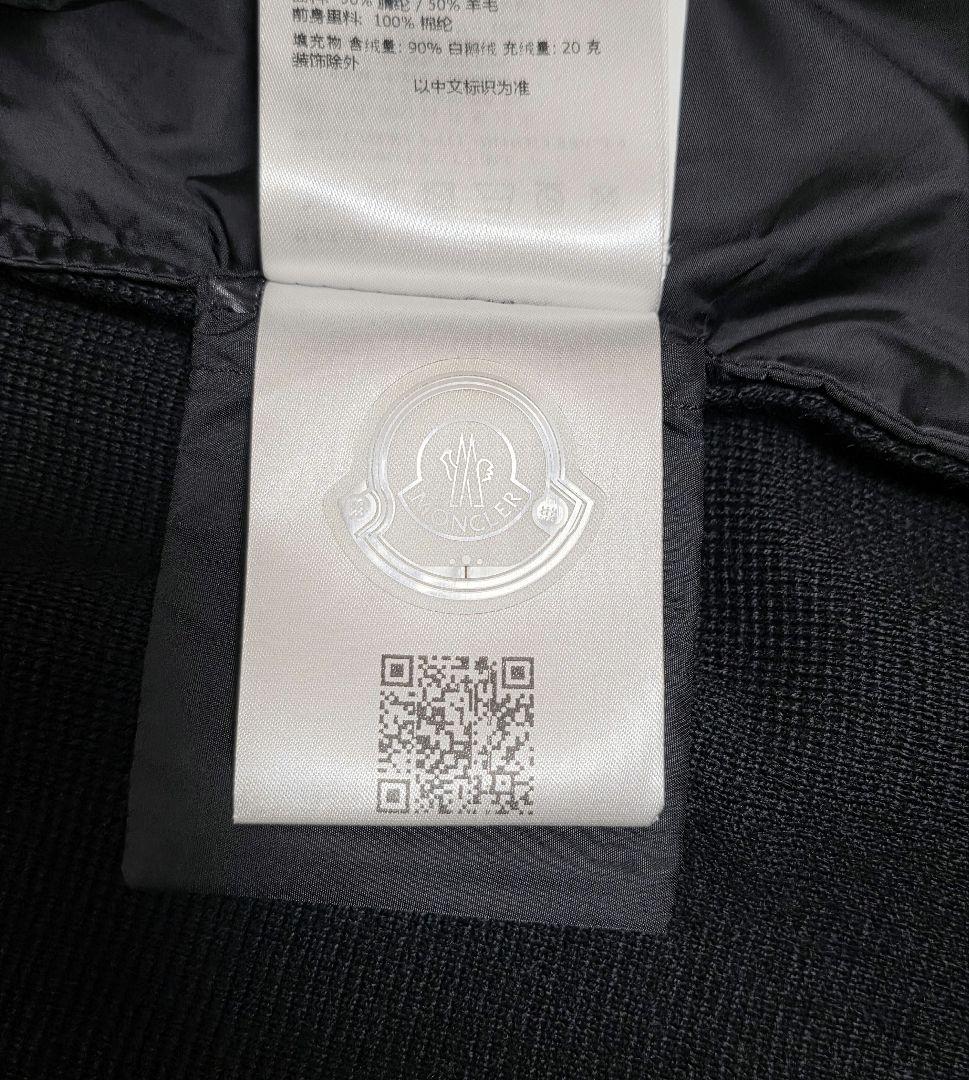 MONCLER GRENOBLE ダウンパッド付きのフロントが特徴です