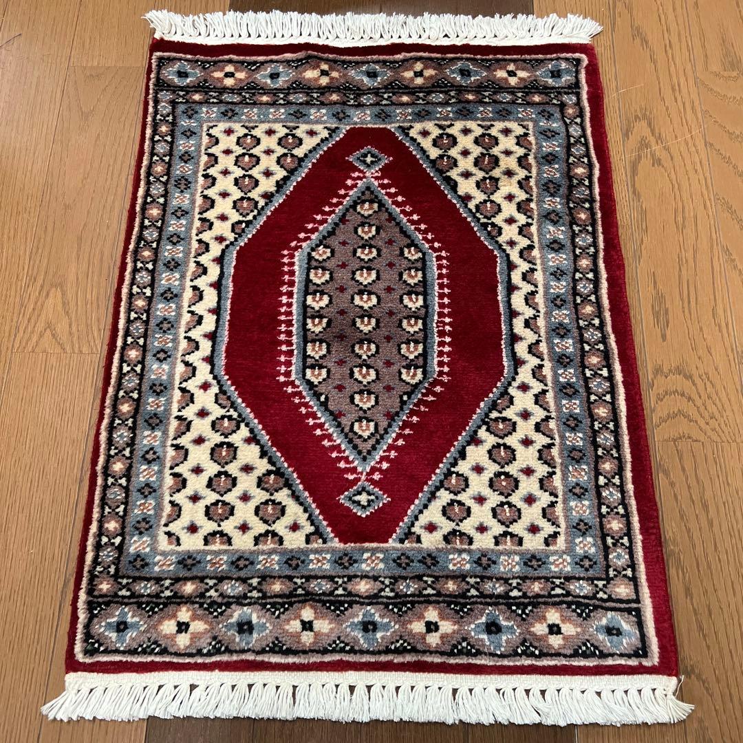 ミニ　ラグ　パキスタンラグ　手織り絨毯　可愛い赤色　玄関マット44cmx59