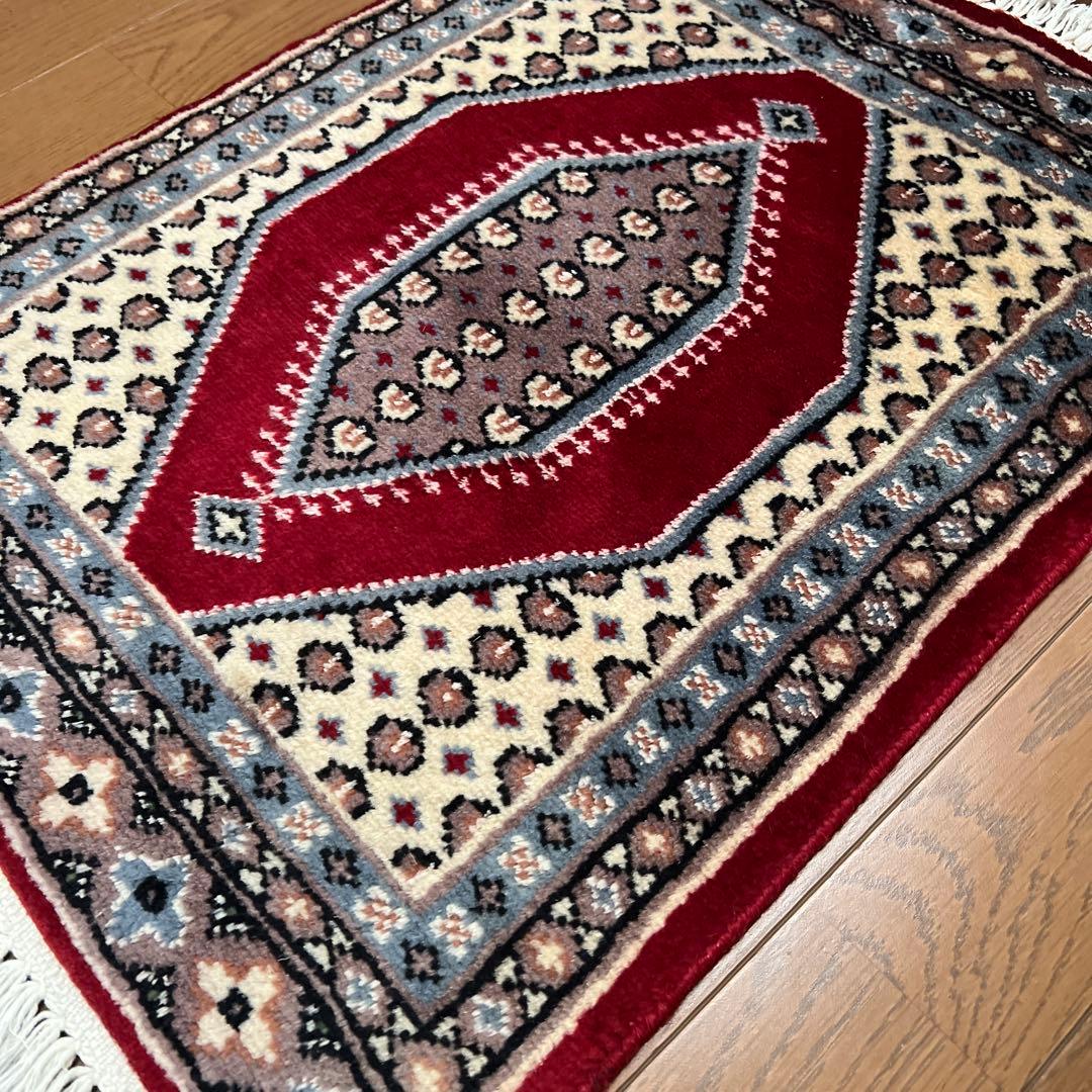 ミニ　ラグ　パキスタンラグ　手織り絨毯　可愛い赤色　玄関マット44cmx59