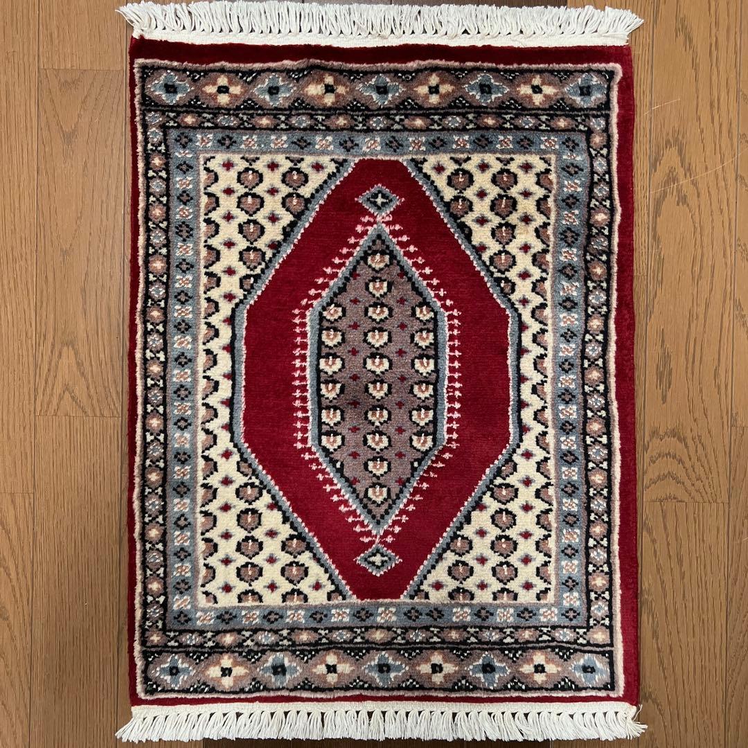 ミニ　ラグ　パキスタンラグ　手織り絨毯　可愛い赤色　玄関マット44cmx59