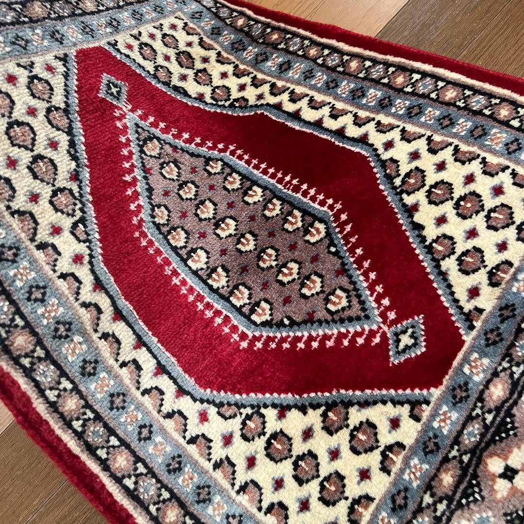 ミニ　ラグ　パキスタンラグ　手織り絨毯　可愛い赤色　玄関マット44cmx59