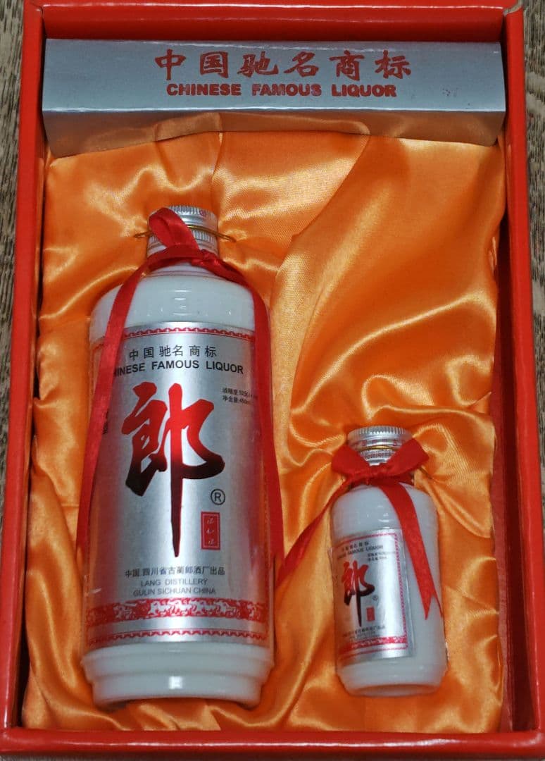 中国白酒 郎酒（LANG JIU）52% ギフトセット 陶器ボトル 箱付 未開栓