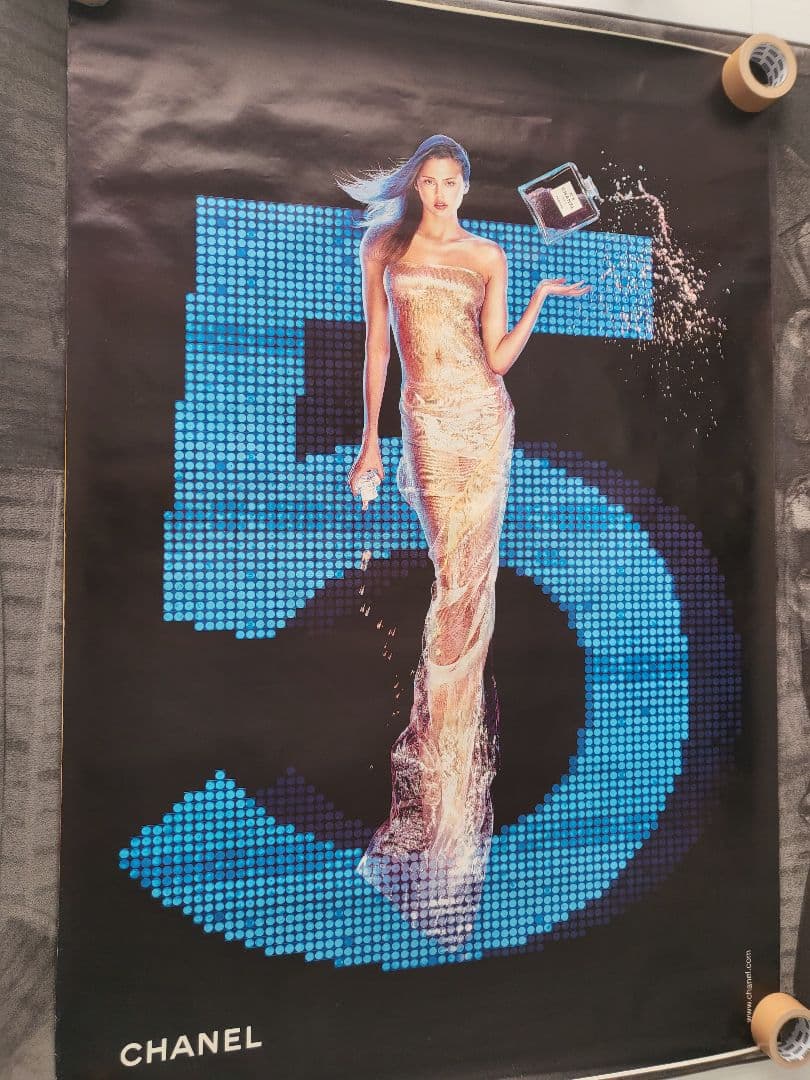 CHANEL店舗ポスターブルー