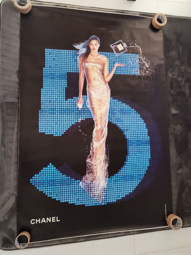 CHANEL店舗ポスターブルー