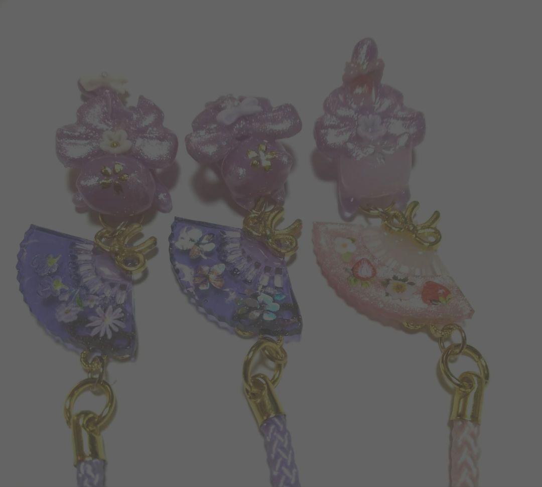 おまとめ中 花と扇子のストラップ