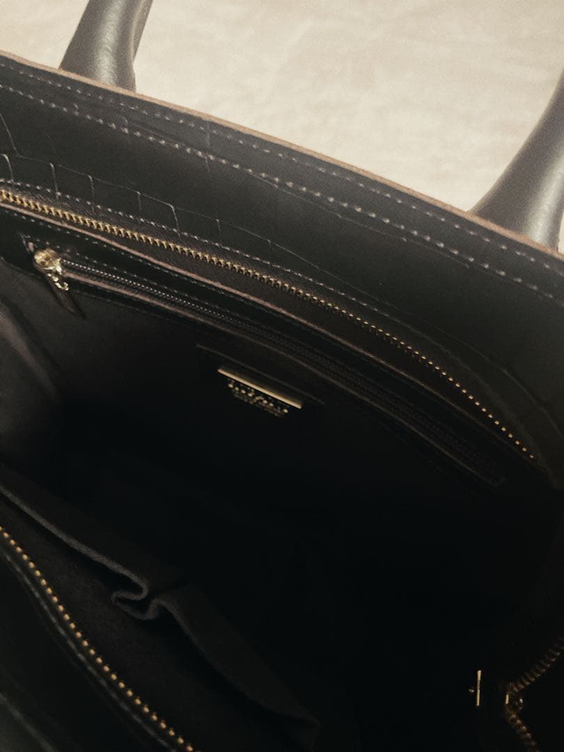 【美品】RIPANI リパーニ　型押しレザートートバッグ　ブラック　チャームつき