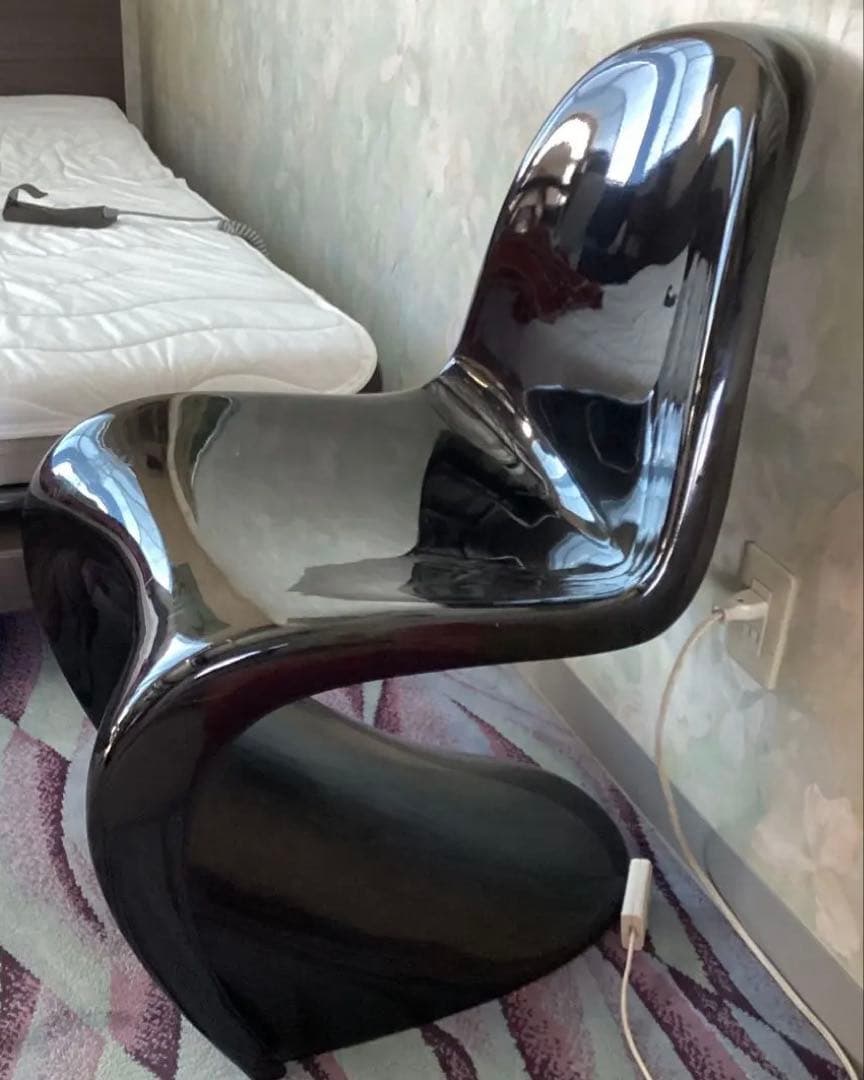 モダンデザイン 黒色チェア