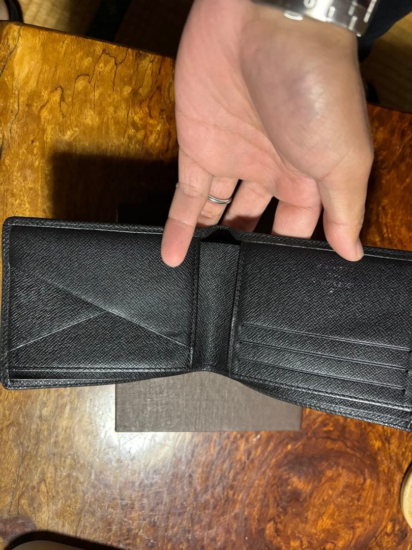 LOUIS VUITTON タイガ　二つ折り財布 ブラック