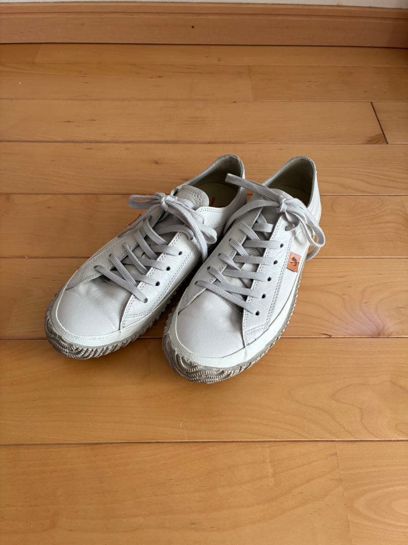 スピングルムーブ　カンガルーレザー　アイボリースニーカー