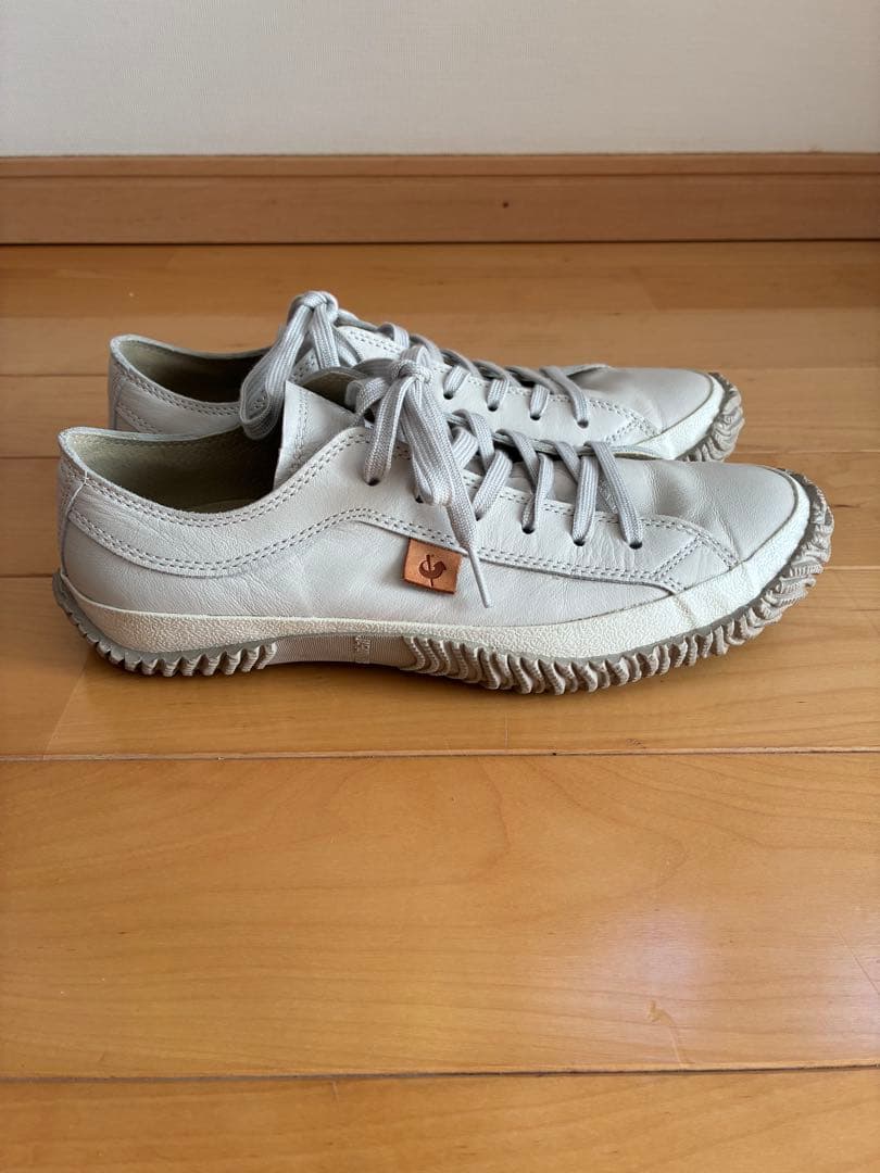 スピングルムーブ　カンガルーレザー　アイボリースニーカー