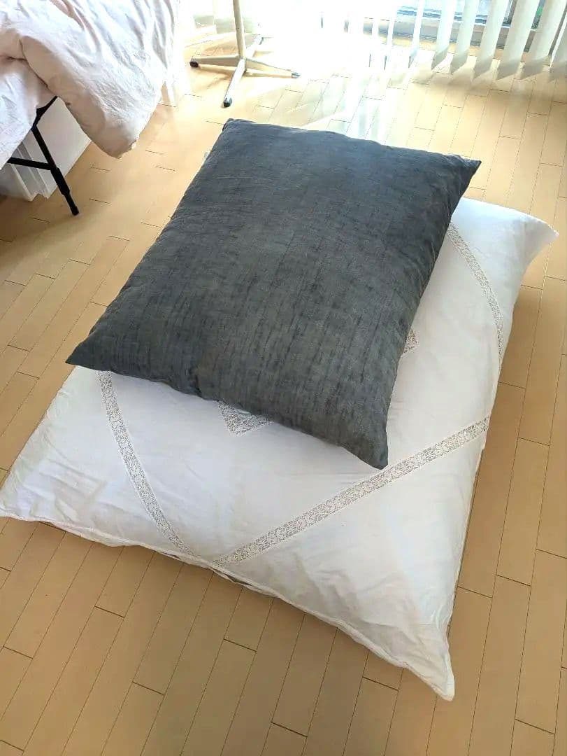 世田谷区瀬田　大型クッションx2　Mother Lip