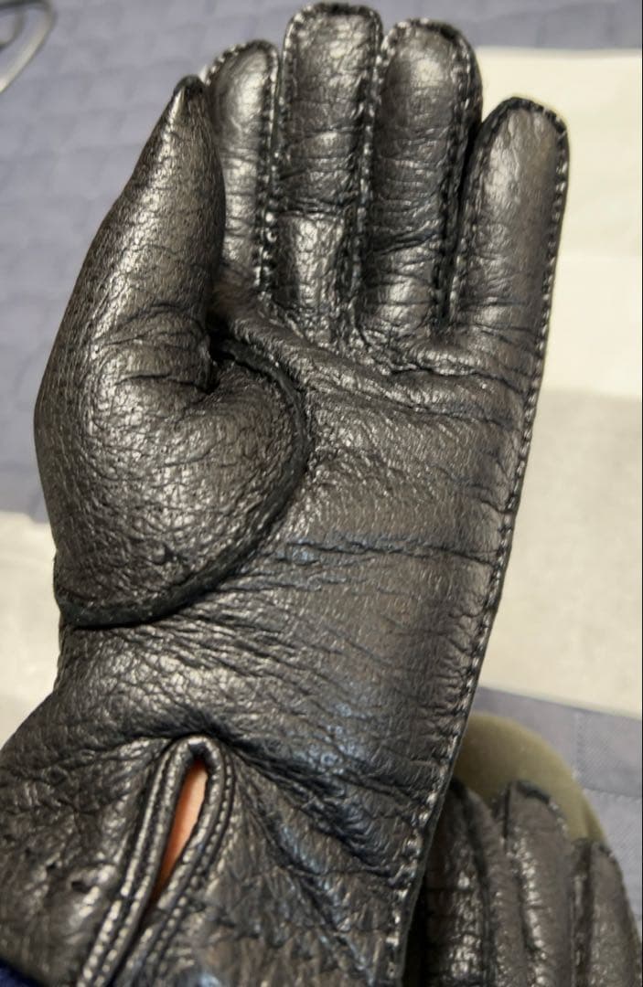 黒いレザー 手袋 イタリア製　カシミヤ裏地付き サイズ8 1/2
