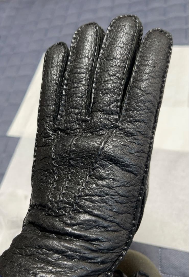 黒いレザー 手袋 イタリア製　カシミヤ裏地付き サイズ8 1/2