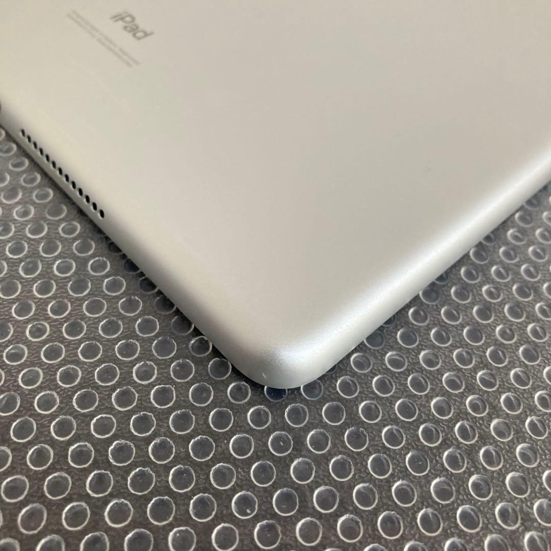 3783 外観美品☆電池良好☆iPad8 第8世代 32GB SIMフリー☆