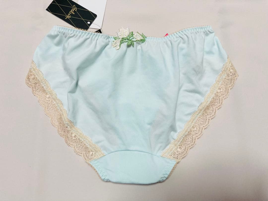 ワコール　サルート　ブラ＆ショーツ　新品　F70＆L