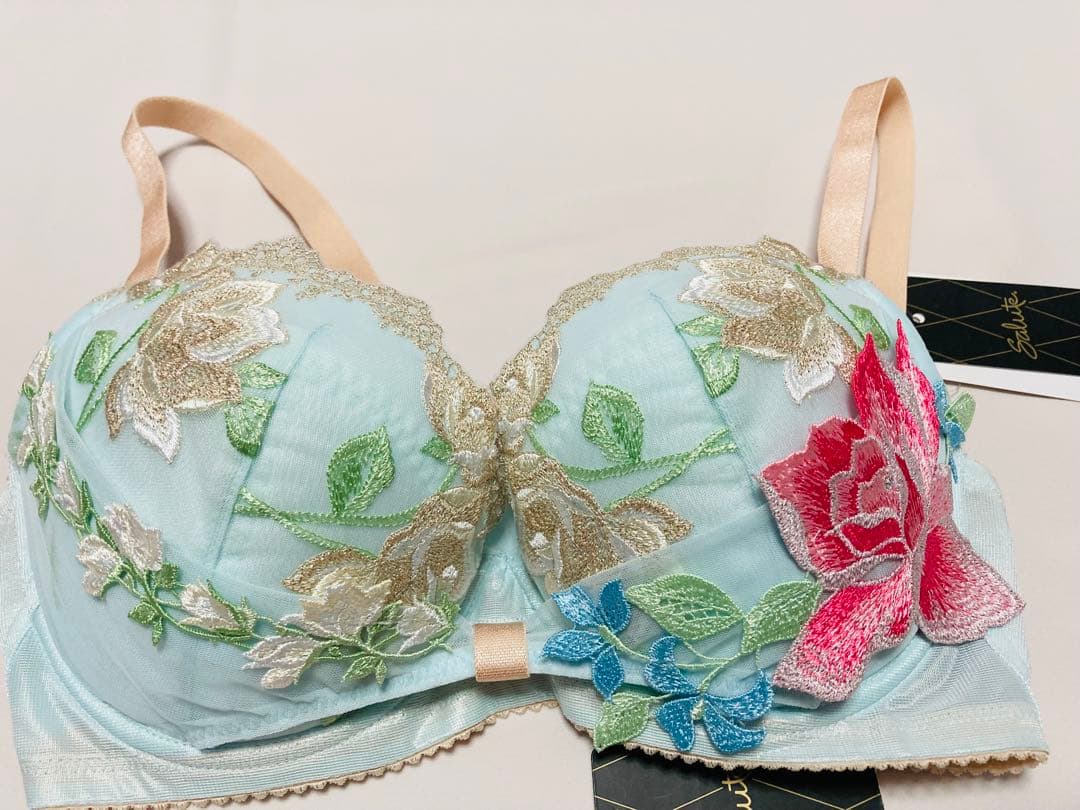 ワコール　サルート　ブラ＆ショーツ　新品　F70＆L