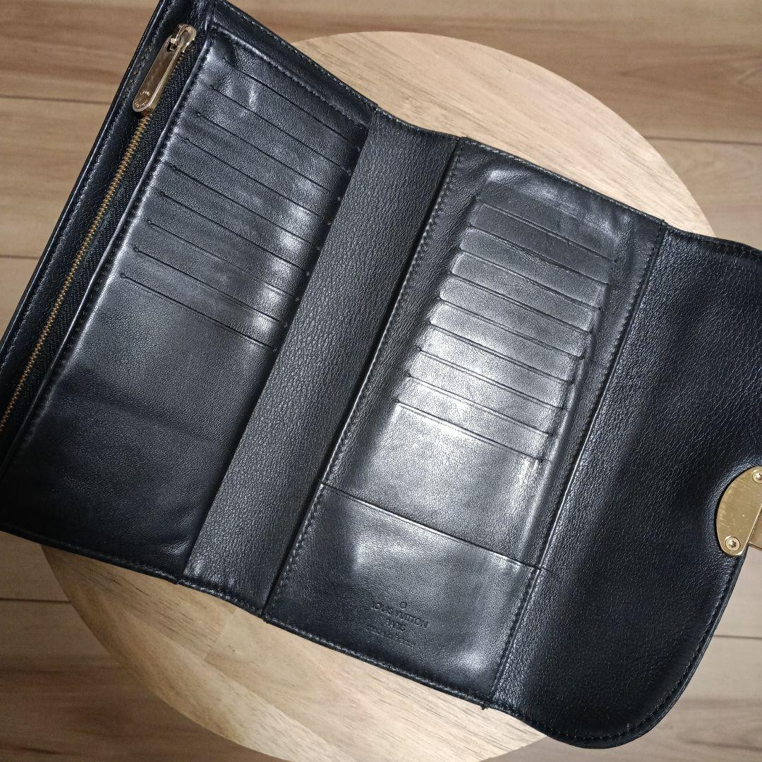 Louis Vuitton 黒レザー長財布 金具付き