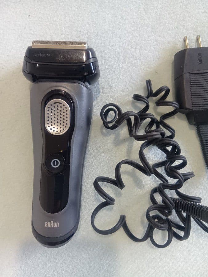 8686様、ブラウン最高峰Series9 充電交流式 新品未使用❣️