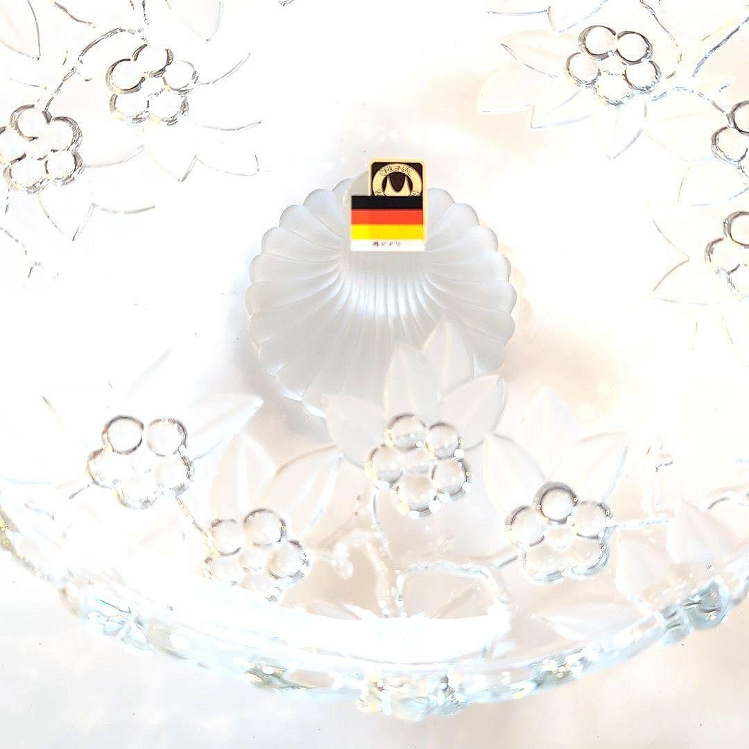 ドイツ製　美しいお花のクリスタルガラスのコンポート皿