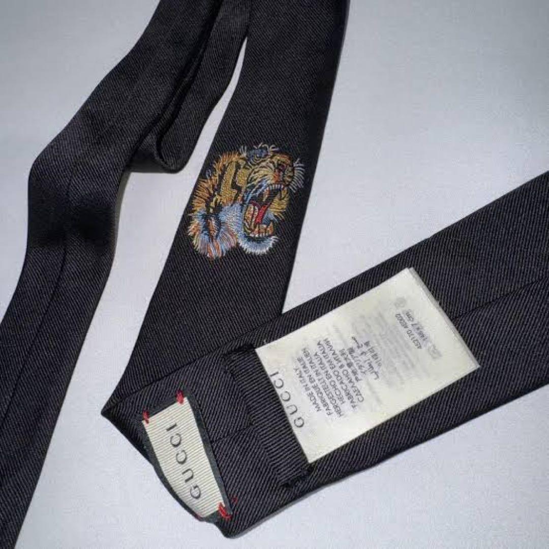 グッチ タイガー刺繍ネクタイ　BTS着用 GUCCI シルク製