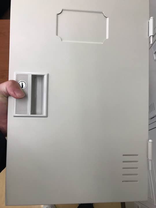 ロッカーの扉