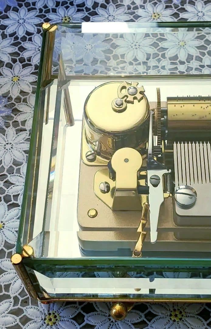 【Music Box Company】『50弁 クリスタルBOX』50N-1T3