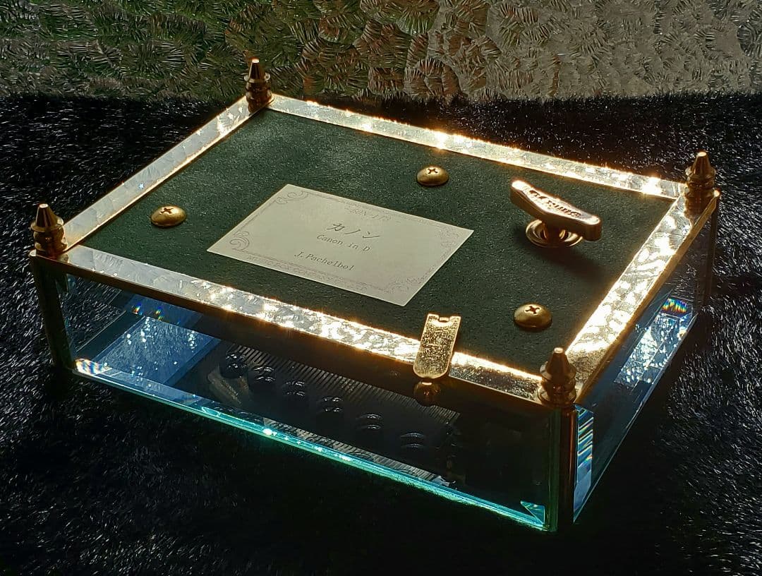 【Music Box Company】『50弁 クリスタルBOX』50N-1T3