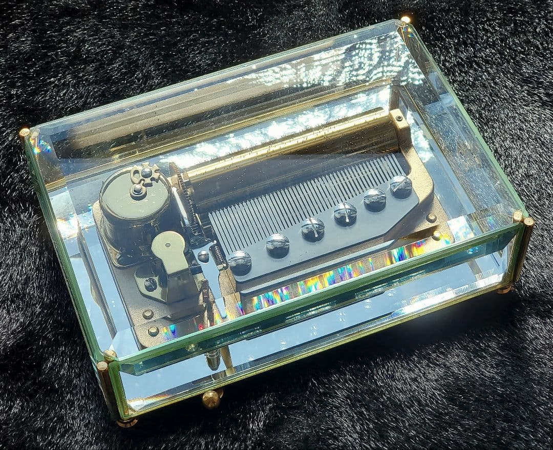 【Music Box Company】『50弁 クリスタルBOX』50N-1T3