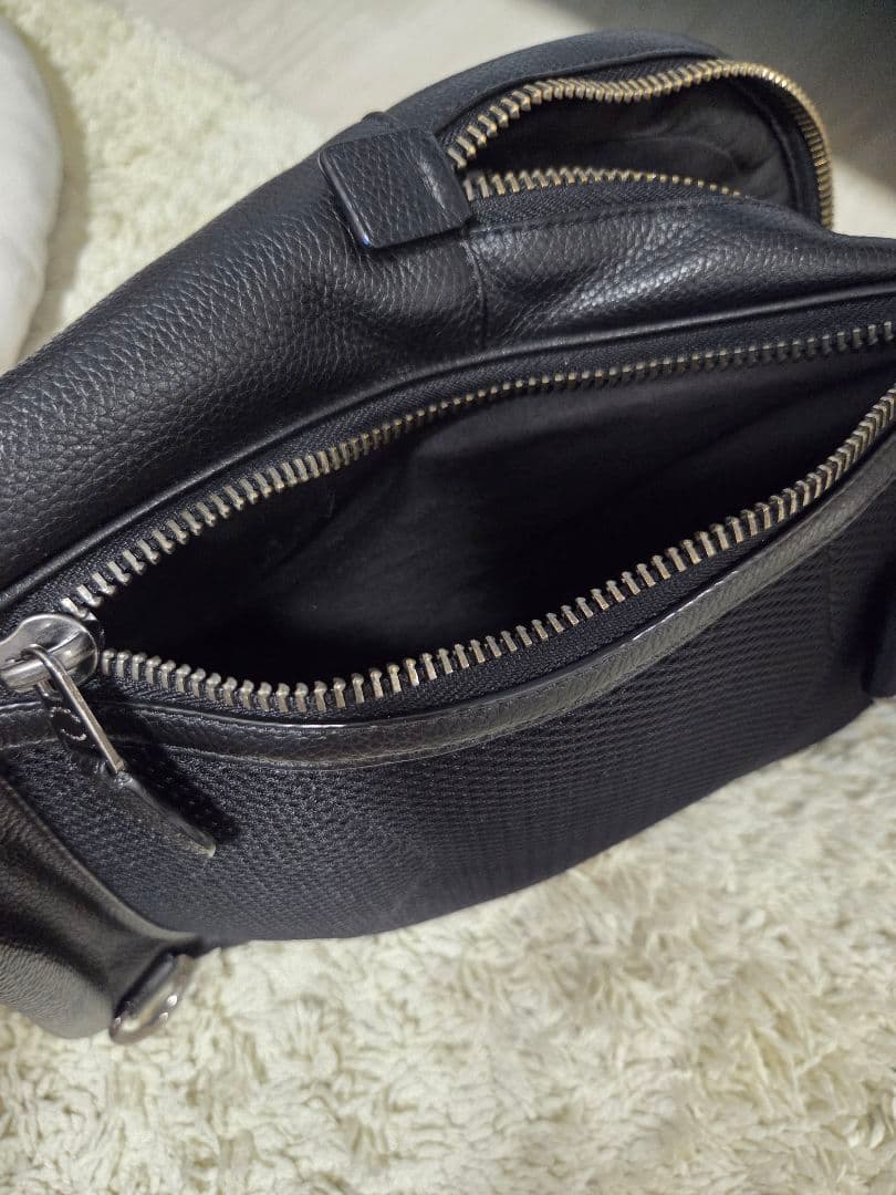 COACH ブラックレザー ボディバッグ