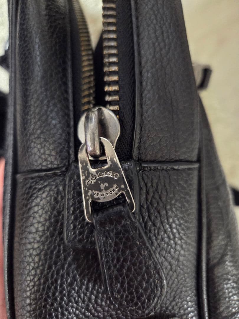 COACH ブラックレザー ボディバッグ