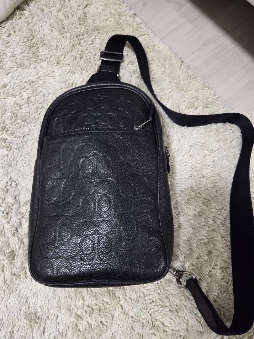 COACH ブラックレザー ボディバッグ