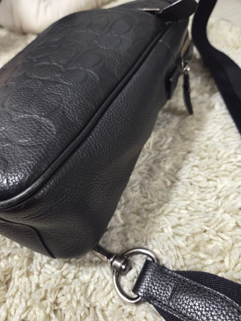 COACH ブラックレザー ボディバッグ