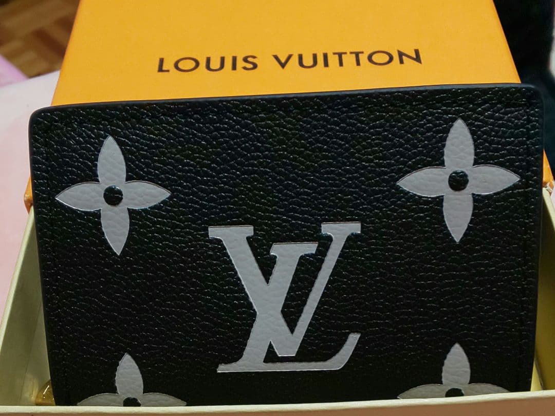 Louis Vuitton ブラック三つ折り財布