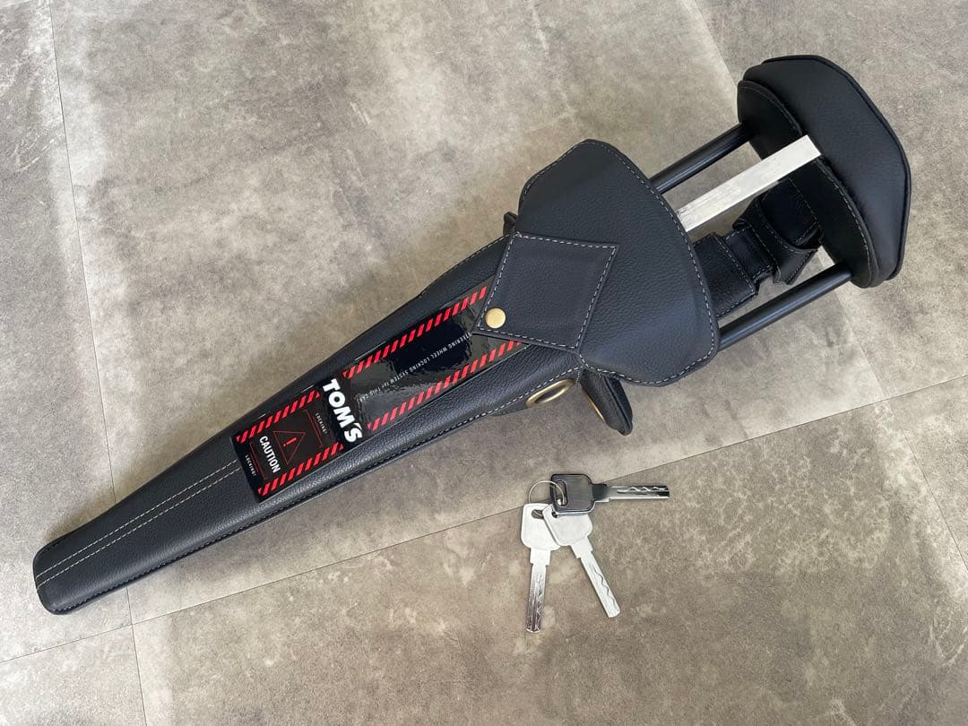 TOM’S ステアリングロック