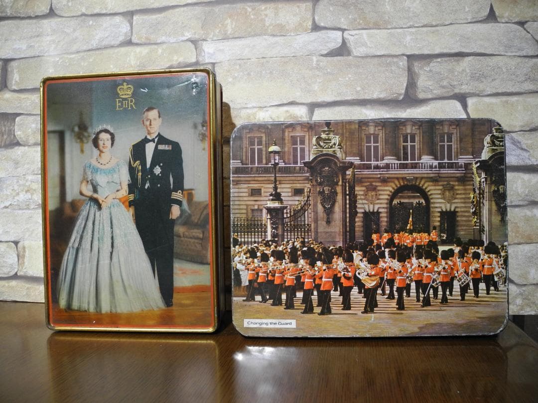 【ビンテージ品】エリザベス女王とフィリップ殿下／ガーズのショートブレッド空き缶