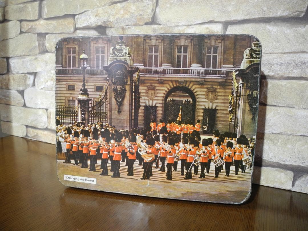 【ビンテージ品】エリザベス女王とフィリップ殿下／ガーズのショートブレッド空き缶