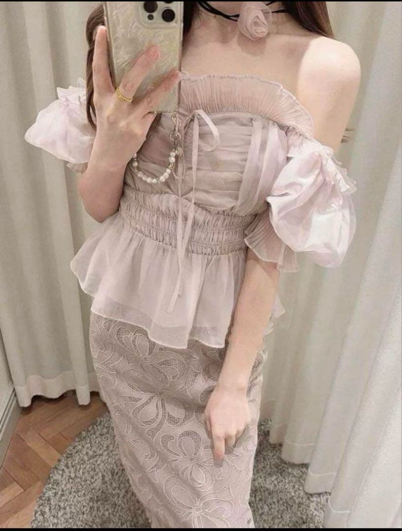 ギャザーフリルオフショルブラウス　LPNK 24