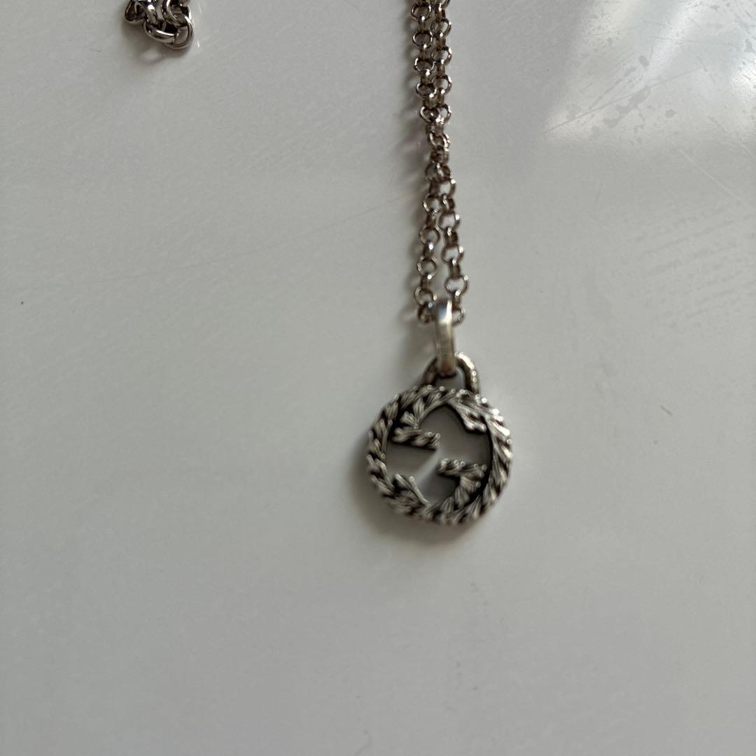 GUCCI シルバーネックレス ロゴペンダント