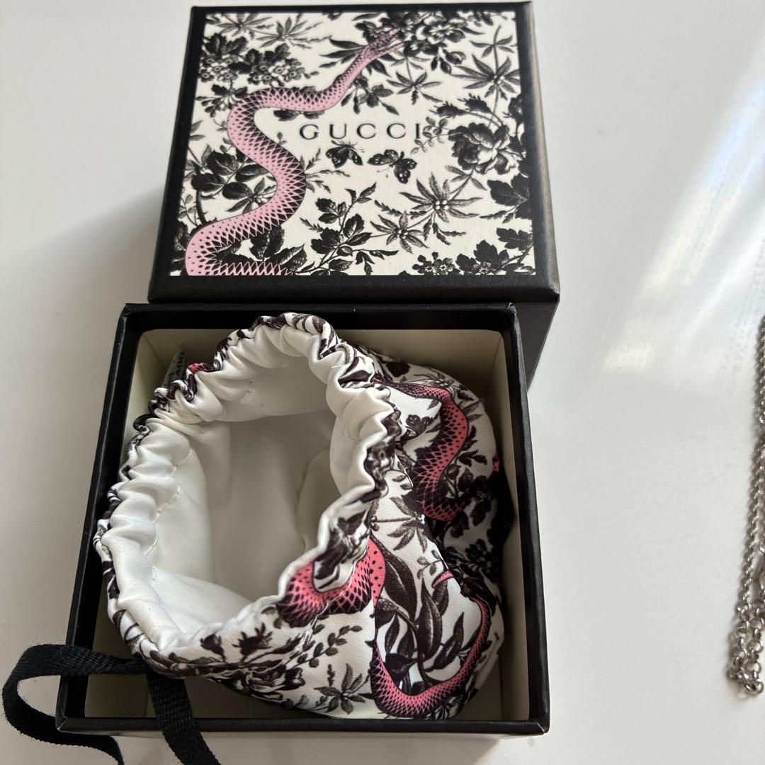 GUCCI シルバーネックレス ロゴペンダント