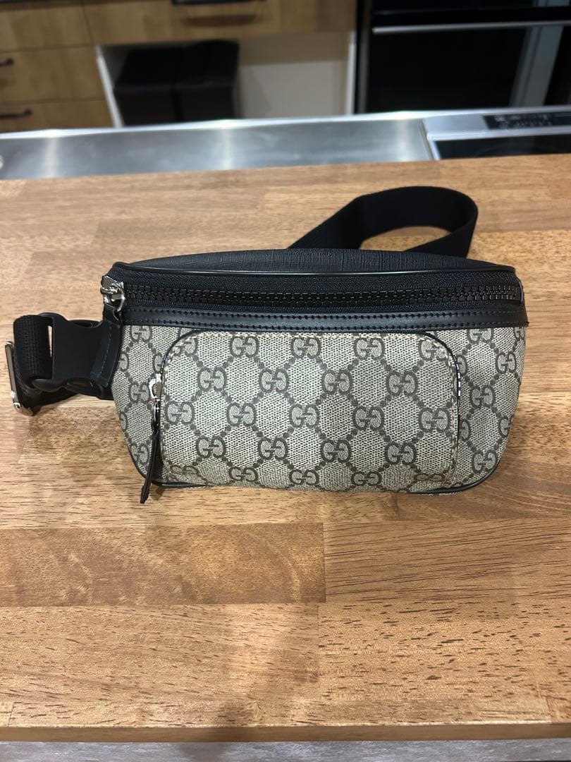 美品　GUCCI GGパターン ボディバッグ