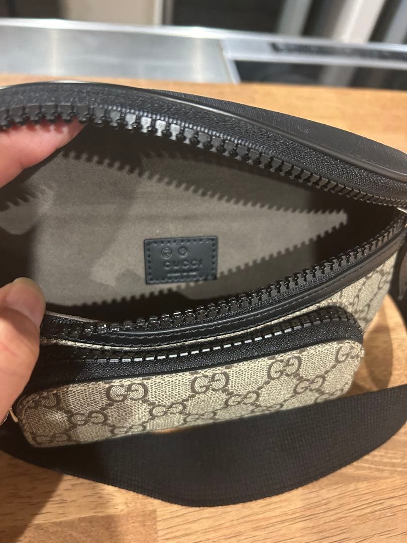 美品　GUCCI GGパターン ボディバッグ