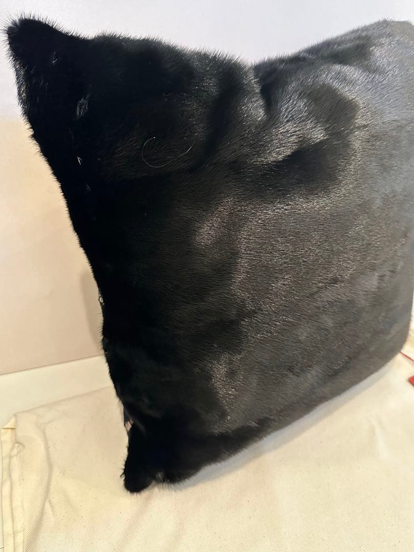 VALENTINO ミンクファークッション　ベビーレース